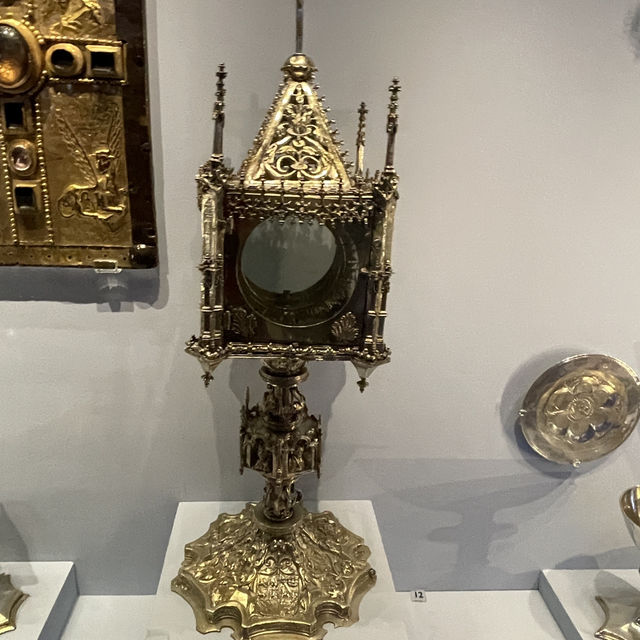 🏛️✨ 探索倫敦的文化瑰寶——維多利亞及艾伯特博物館（V&A Museum）！