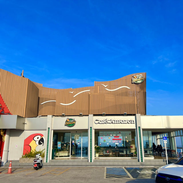 Café Amazon กลางทะเลชลบุรี