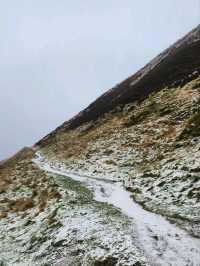 Snowy Winter Hike at the Peak District National Park 🌨️