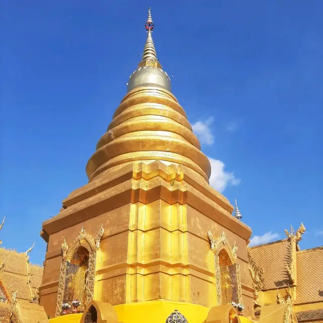 Pay homage to the Buddha's relics at Wat Phra That Chom Sak.