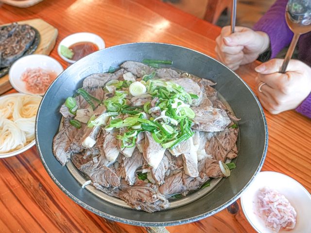 김해 장유 김미개이24할매국밥, 진한 국물에 반하다!