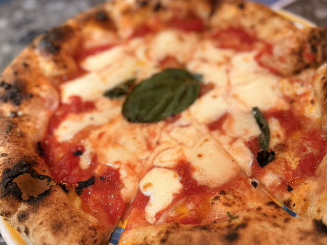 上海/イタリアン🇮🇹ここのピザ🍕は上海1️⃣？