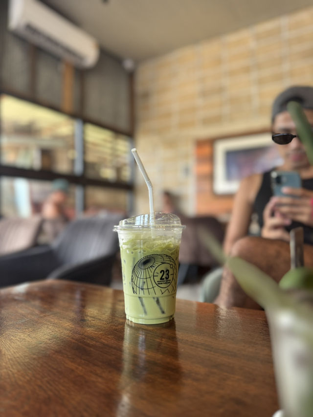 หอมกรุ่นกาแฟที่ 23 Roasters Cafe กระบี่