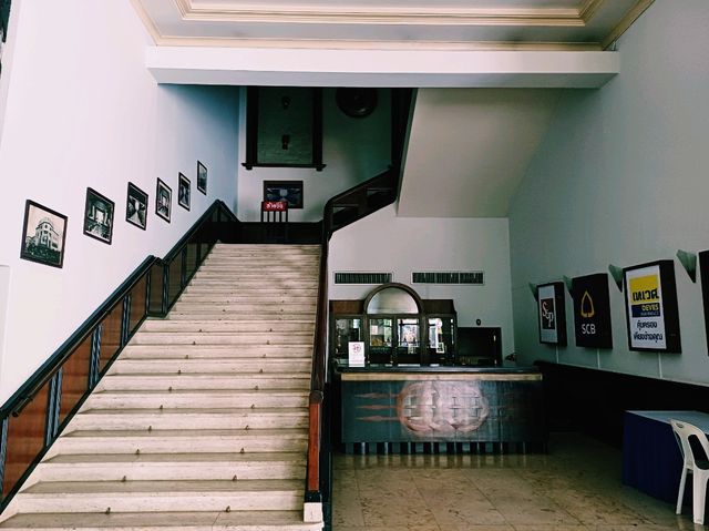 泰國曼谷市中心湄南河畔唐人街上著名劇院建築景點：皇家劇院，適合打卡拍照📸