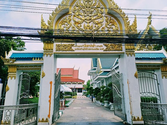 泰國曼谷湄南河畔著名古跡皇家寺廟景點：Wat Ta Klam，藍白色寺廟，適合打卡拍照📸冥想