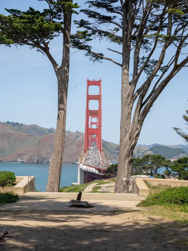 Golden Gate Bridge: The world-famous red suspension bridge.