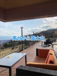 山梨県富士屋ホテルから富士山見えるですが、この日曇りのため、見えませんでしたが、ガイアレストランにテラス越しの景色に癒れ
