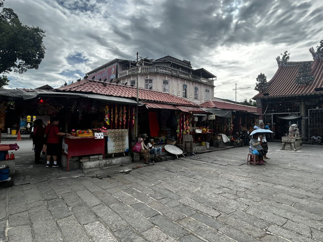 🌸 Discover the Goddess of Mercy Temple (Kuan Yin Teng): Penang’s Spiritual Heartbeat 🏮