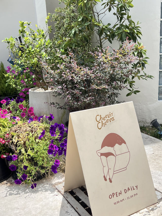 Cool Down in Hatyai: Shaved Ice & Vibes at Cheevit Cheeva