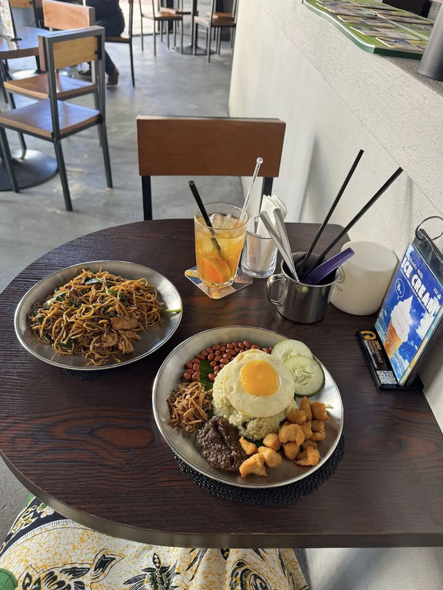 Vibrant Nights at MOGINUM Restobar, Kota Kinabalu