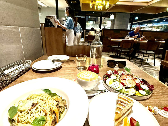 高雄夢時代（藍鯨館）6樓意大利餐廳（BELLINI Pasta )美食餐值得推薦大家