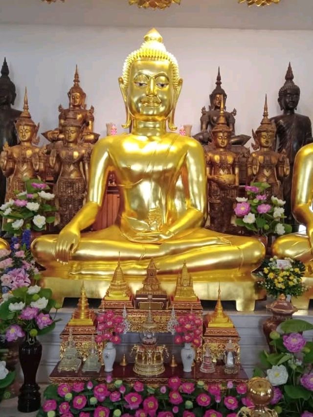 วัดสวยย่านเอกมัย วัดธาตุทอง✨️
