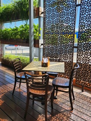 🇦🇺 Experience Relaxed Dining in Aspley, Queensland, Australia