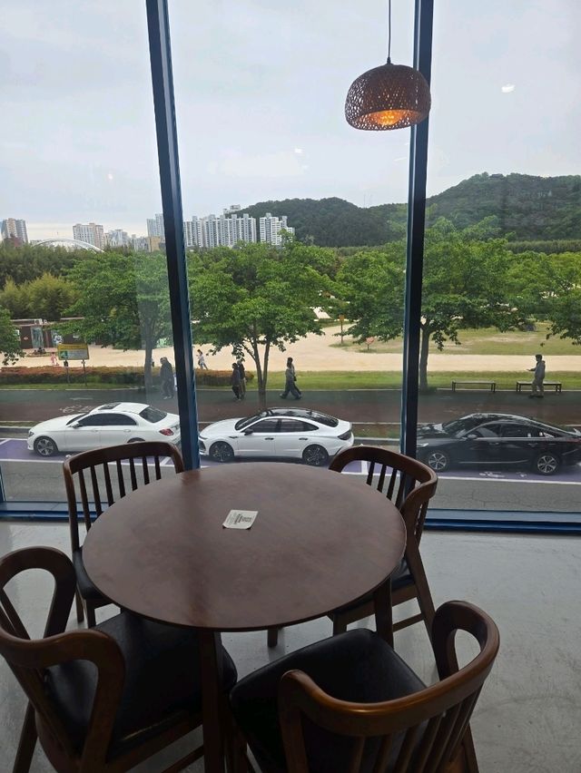 뷰가 좋은 감성카페 뺑드깜빠뉴❤️