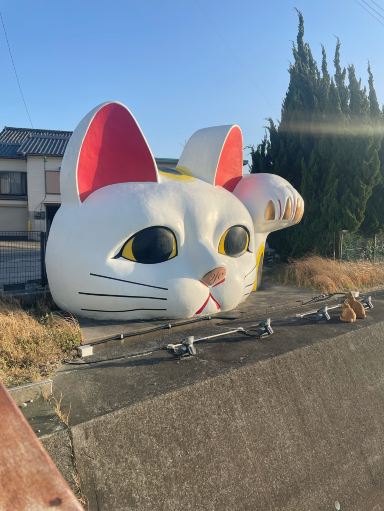 名古屋のおすすめ観光スポット】常滑の巨大招き猫｜空港への