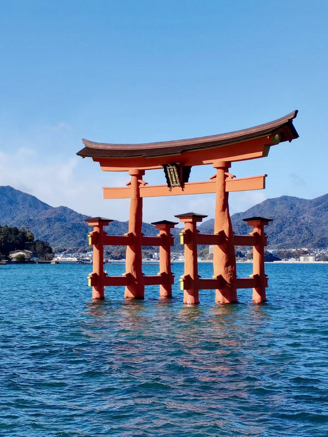 A Weekend Getaway to Miyajima – Torii Gates, Island Vibes & a Peaceful Stay
