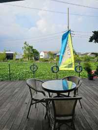 La Canal Cafe Bar & Restaurant