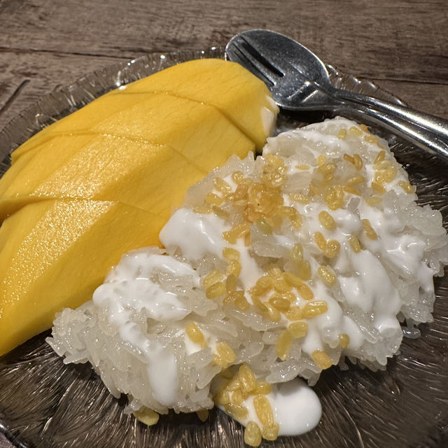 By surprise, I found a Michelin Thai restaurant at Sathorn