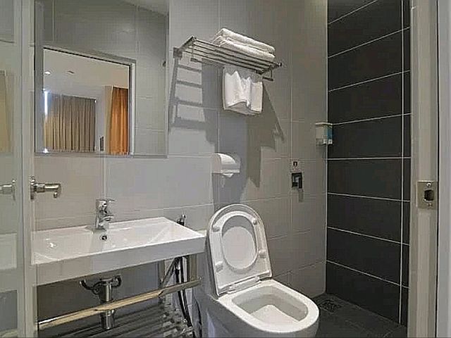  "Sri Estek Hotel Sepang: Your Budget-Friendly Gateway Near KLIA."