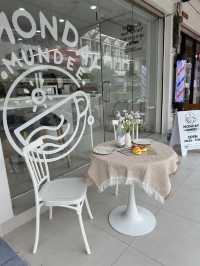 Mondaymundee cafe