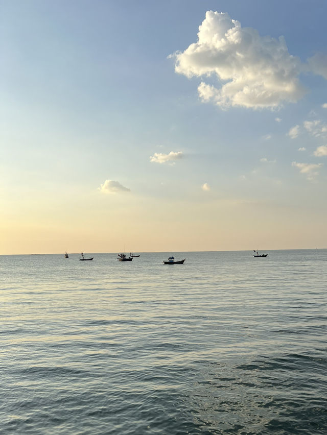 [ชลบุรี] 🌅 บรรยากาศ golden hour ที่หาดบางแสน