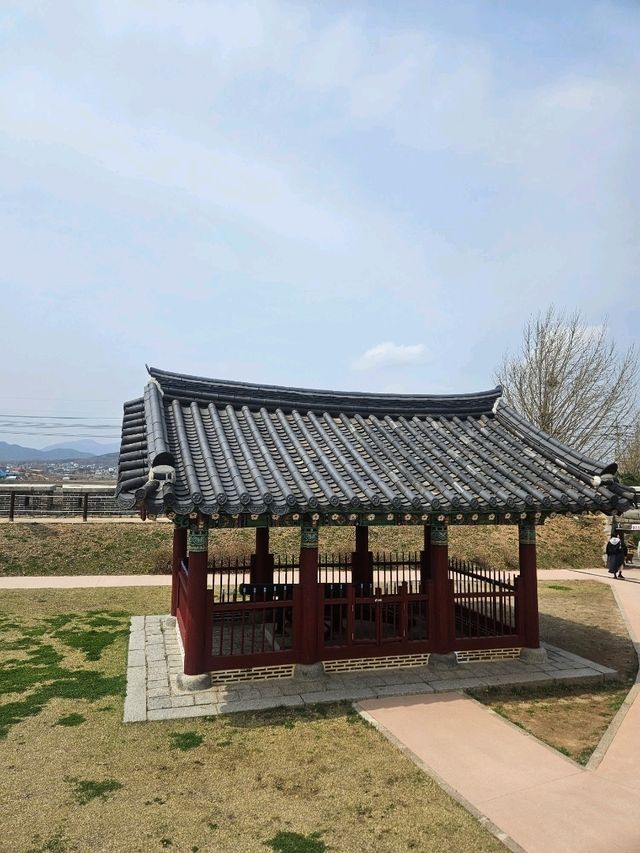 부담 없이 걷고, 바다 풍경에 취하는 야외 데이트 코스입니다