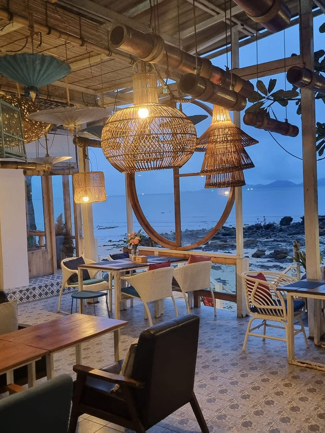บ้านทะเล คาเฟ่ (Baan Tha Ley Café) 