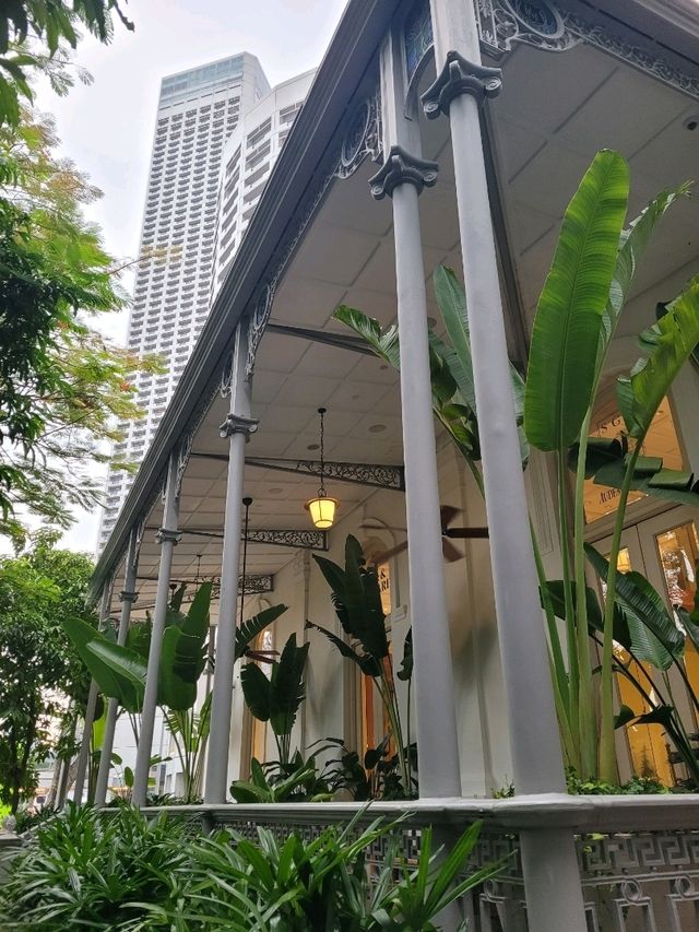 Raffles Hotel's Hidden Garden, Bar and Billiards Room