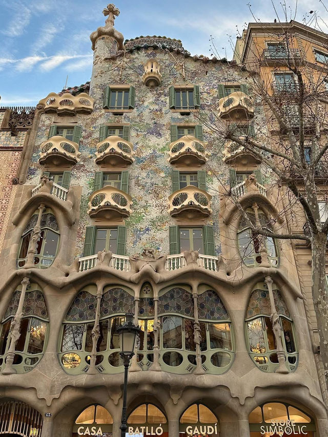 🌿 “Tiles, Shadows, and Siesta: A Summer Walk Through Gràcia”