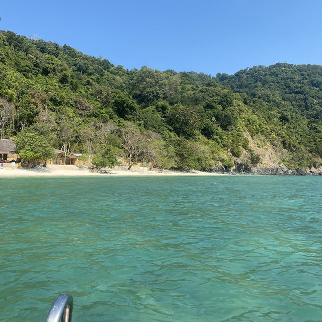 🌴 เกาะโหลน (Koh Lon) 