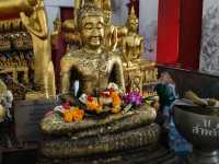 กราบขอพรหลวงพ่อโบสถ์บน  ย่านเจริญนคร  