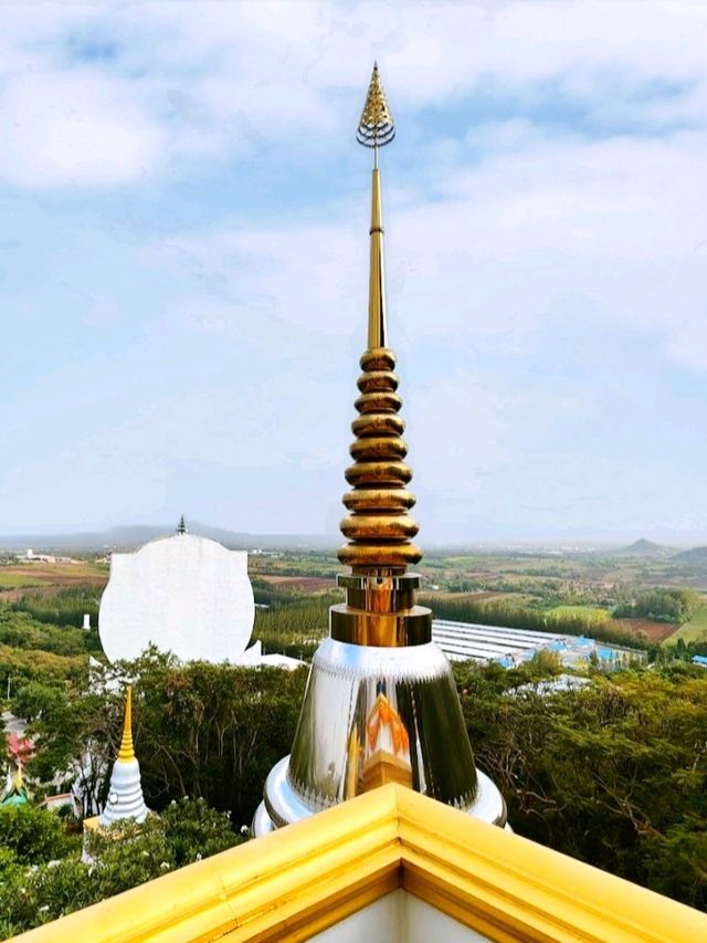 🙏 : Wat Tham Khao Prang วัดถ้ำเขาปรางค์ ลพบุรี