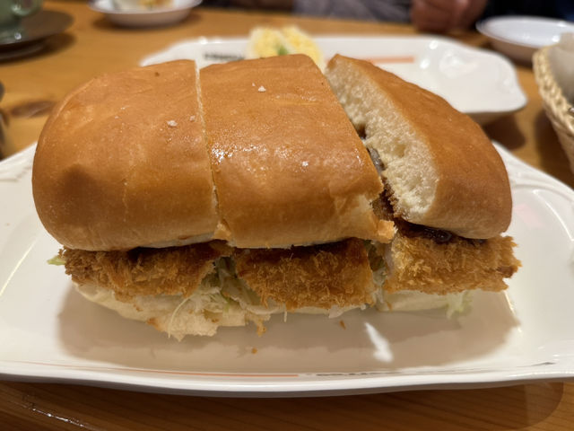 ☕ Wood, Warmth & Eggs Done Right: Morning Bliss at Komeda’s Gotemba 🍞