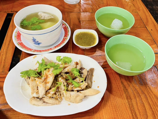 🌟ข้าวมันไก่น้ำจิ้มสูตรโบราณ ร้านอร่อยต้องลอง