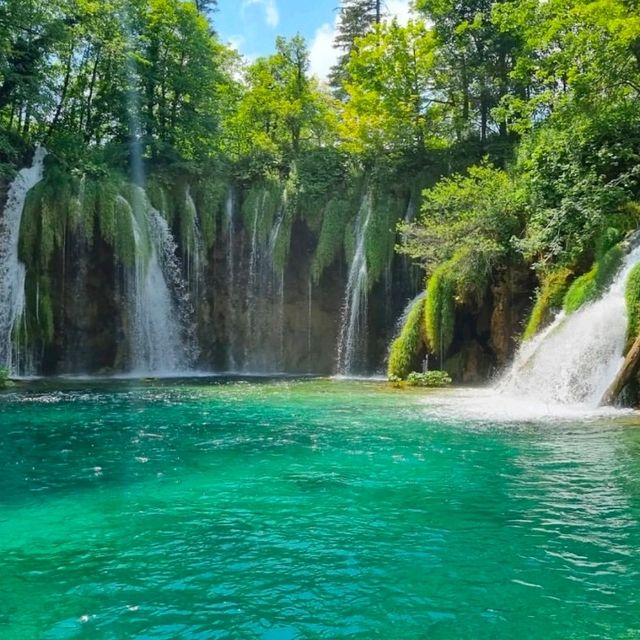 エメラルドの楽園！プリトヴィツェ湖群国立公園の絶景