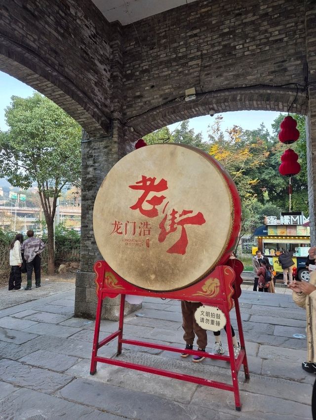 Chongqing! A LIVELY CITY