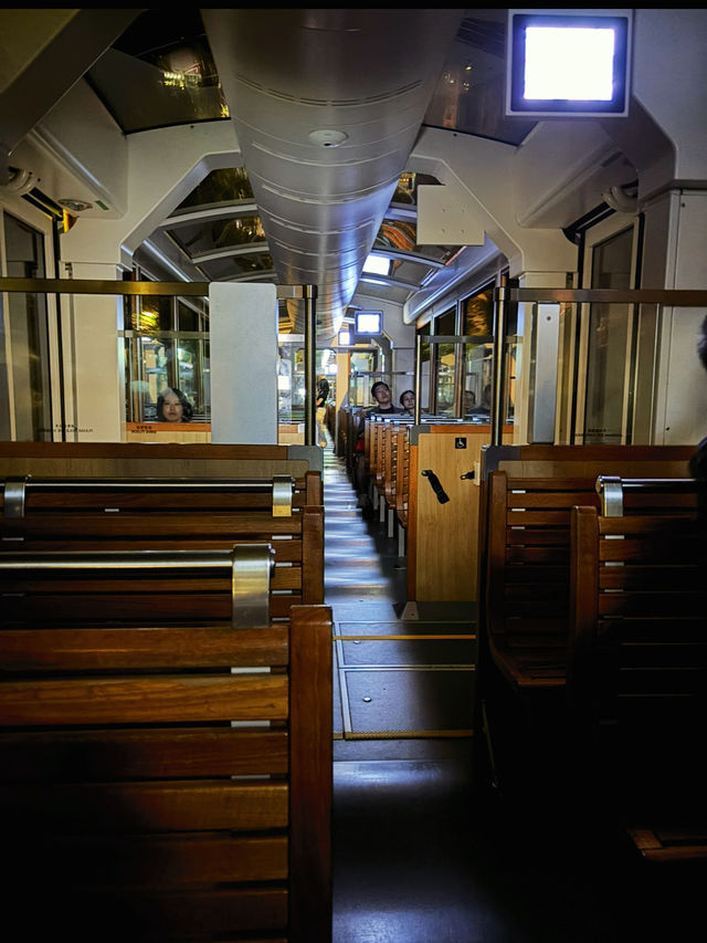 🚠【香港山頂纜車】百年經典，登上維港最浪漫的高地