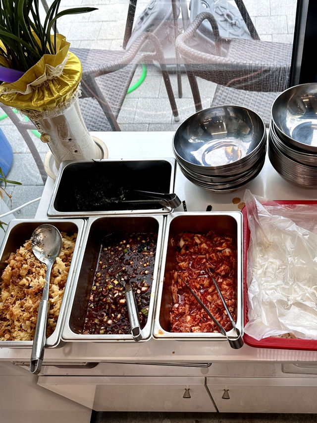 매일 바뀌는 다양한 국과 반찬이 푸짐한 성문 한식 뷔페 