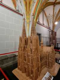 Gothic Grandeur: Cologne Cathedral’s Towering Wow Factor!