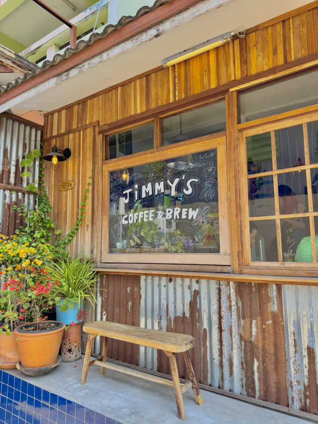 ร้านคาเฟ่เล็กๆในตัวเมืองพัทยา น่ารักมาก 🍰🥤
