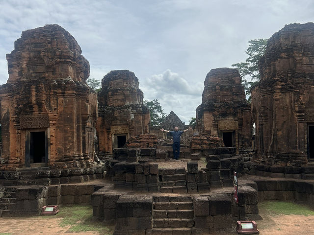 มนต์เสน่ห์ขอมโบราณกลางทุ่งอีสานใต้