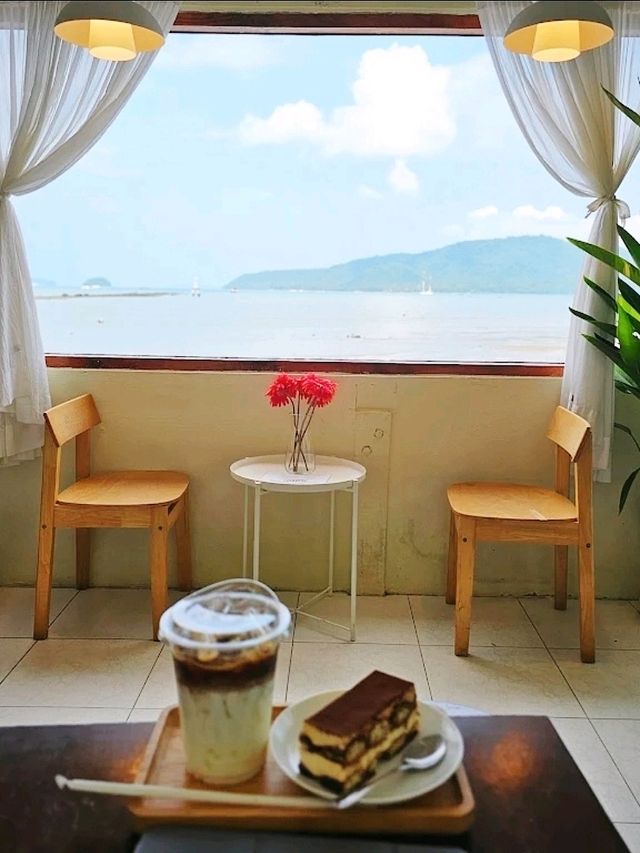 Lay Cafe Phuket คาเฟ่ริมหาดสุดชิลล์ชมวิวพระอาทิตย์