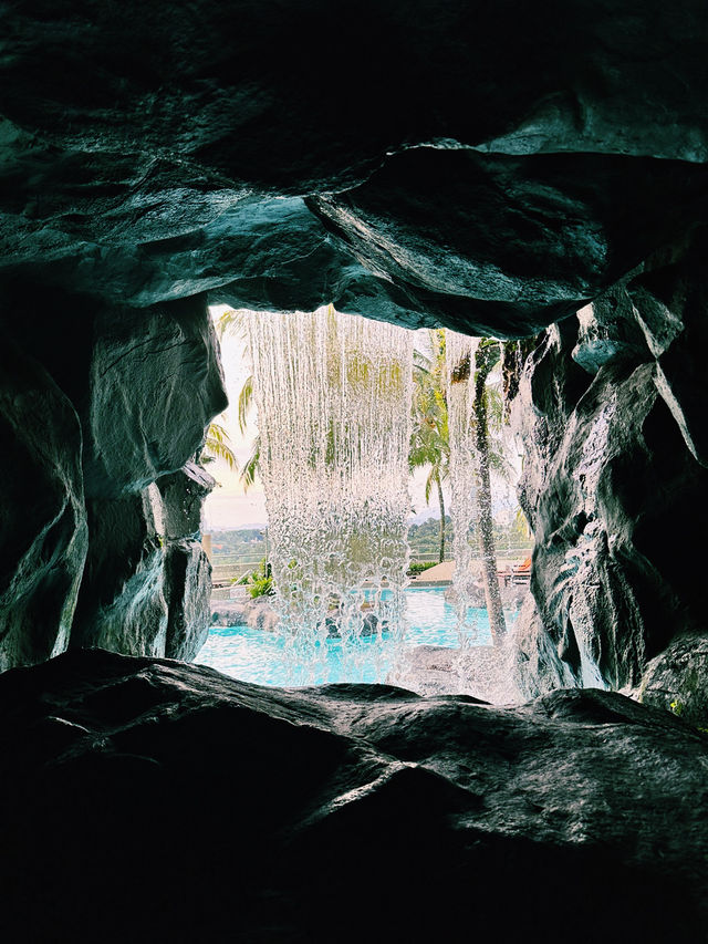 Urban Oasis at Hilton KL’s Swimming Pool Floor 🏊‍♂️🌴