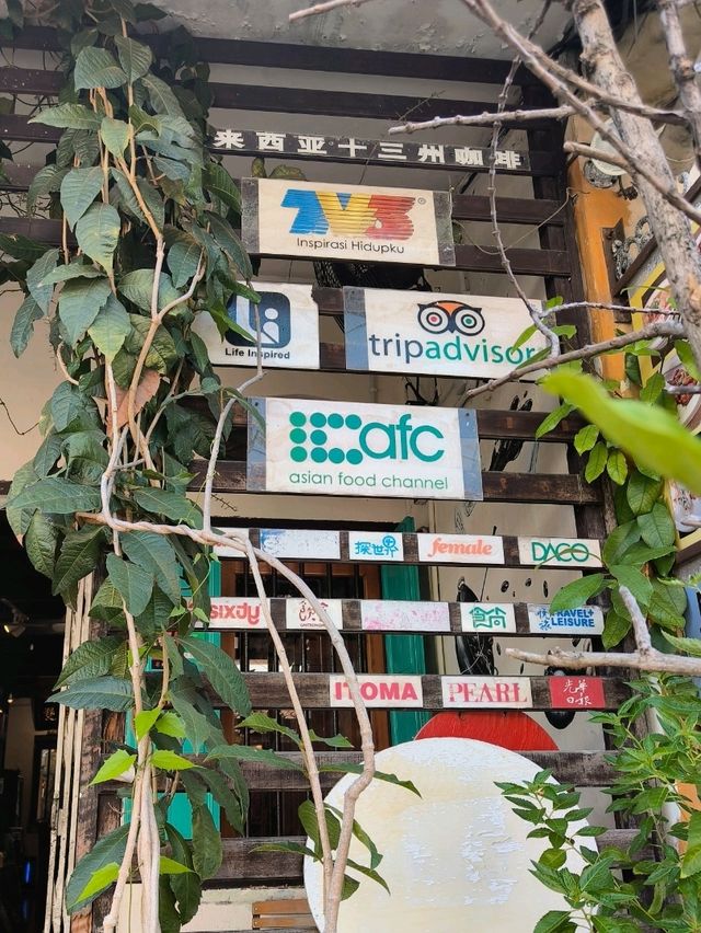 CityWalk Strolls and a Coffee Break at Calanthe Art Café