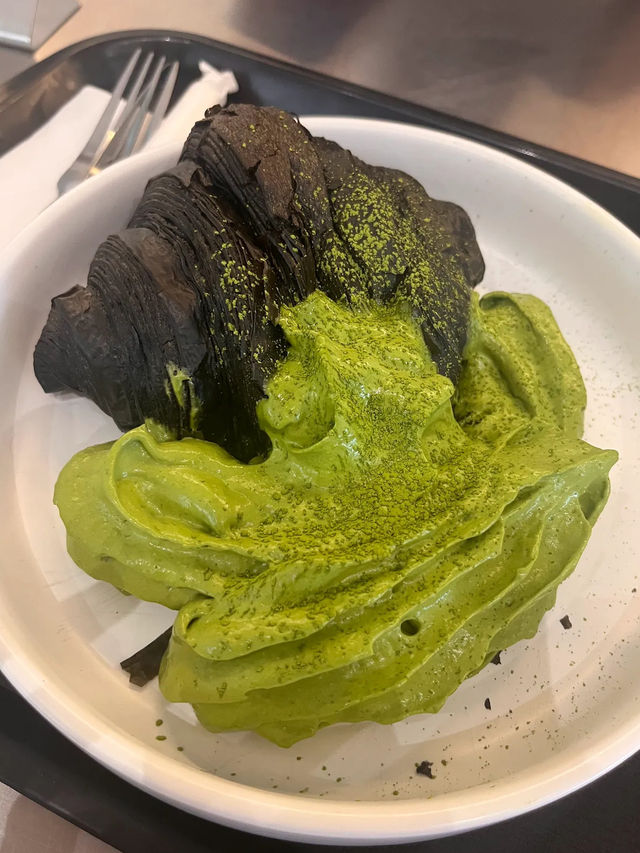 Matcha Moments & Brunch Bliss at Hulu Cafe! ☕🍓