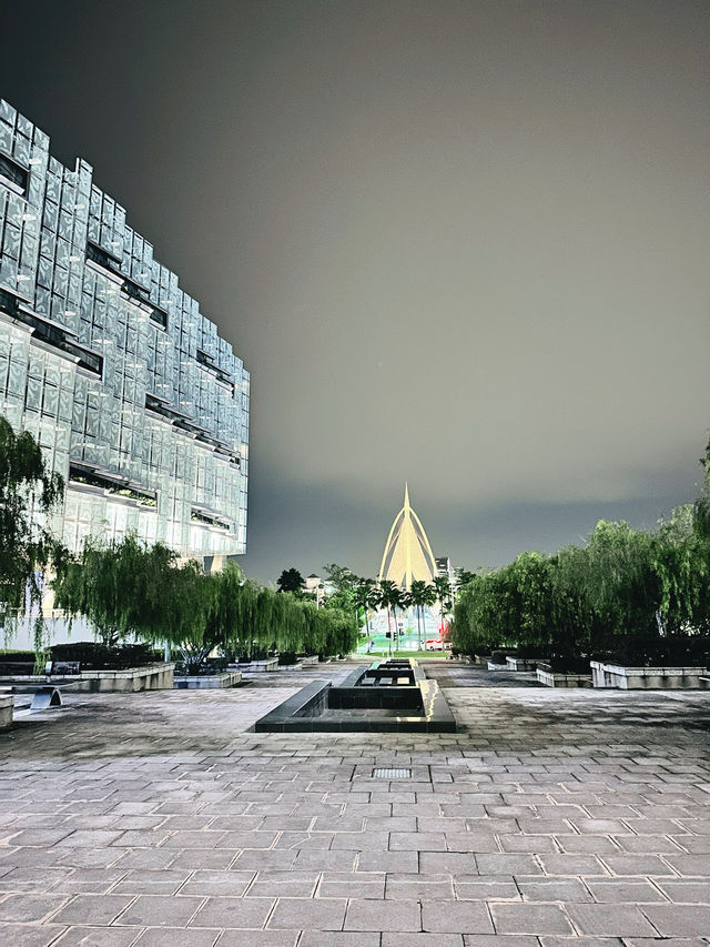 Illuminated Icons: Dataran Wawasan’s Nighttime Glow