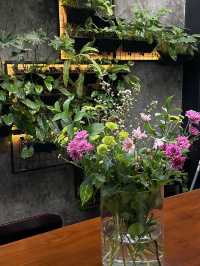 Soda cafe 🍃 고요하고 세련된 공간