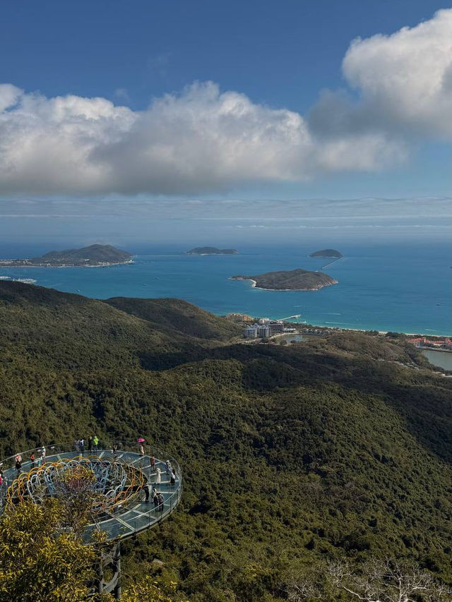 Another cool thing about Yalong Bay? The Yalong Bay Tropical Paradise Forest Park in the hills! 🌿