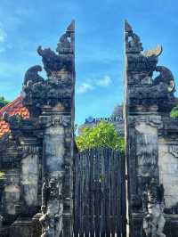 🇮🇩 Discover the Magical Energy of Uluwatu Temple on a Budget!