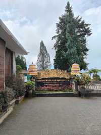 🌺 Ceremonial Reflections: A Walk Through Ulun Danu Beratan Park
